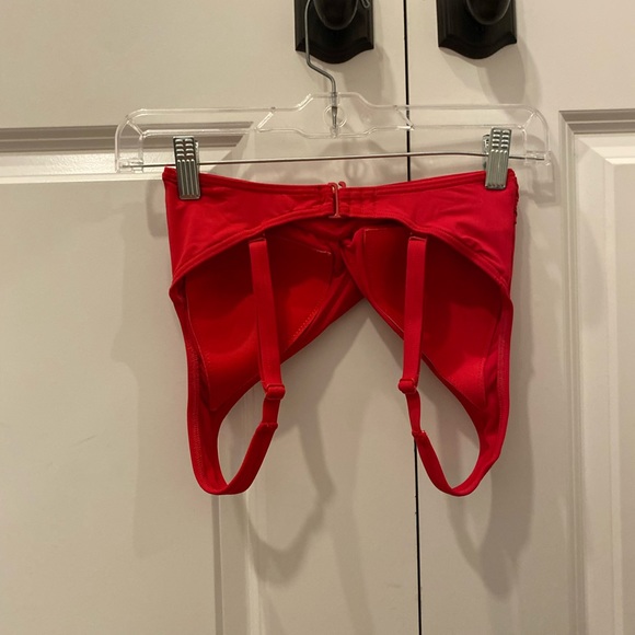 Red cross over bikini top - Picture 2 of 2